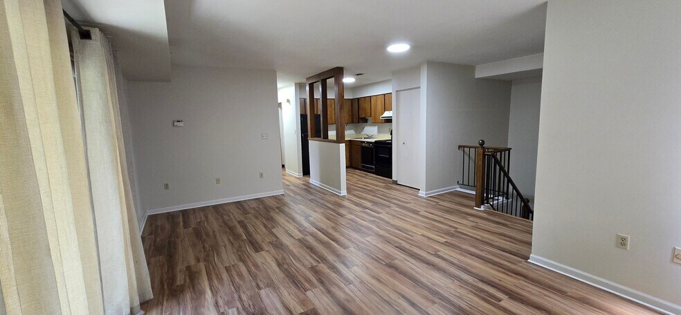 Building Photo - 66 Ridgeview St