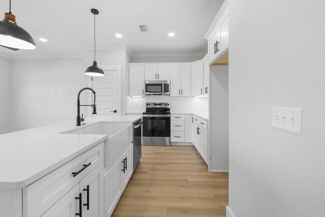 Building Photo - 1409 Little Brothers Ln