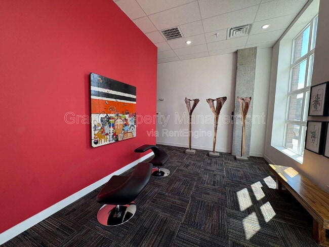 Building Photo - 3500 S Corona St