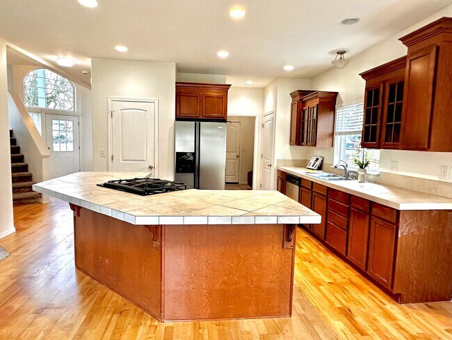 Building Photo - Spacious 4-Bedroom Home with Modern Comforts in Spanaway, WA