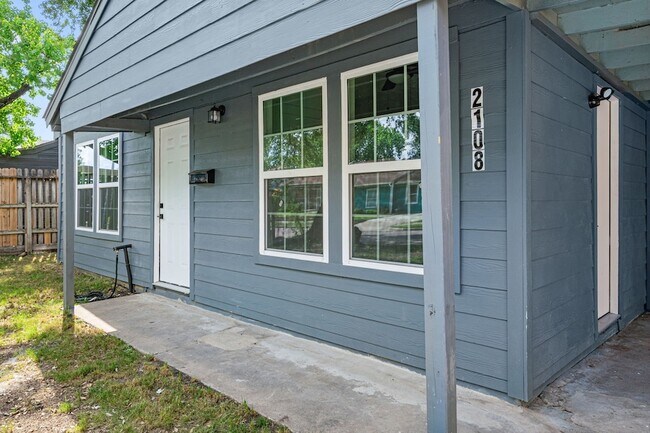 Building Photo - 2108 Camille St