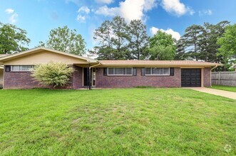 Building Photo - 3 Bedroom 2 Bathroom Home in Wake Village, TX