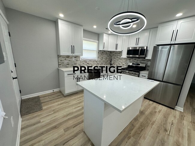 Building Photo - Updated 3 Bedroom Home in Gary