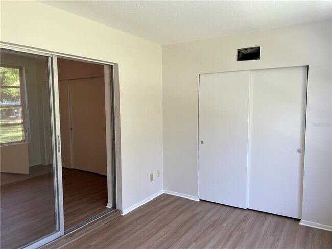 Building Photo - 2042 Australia Way W