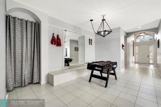 Building Photo - 19084 Skyridge Cir