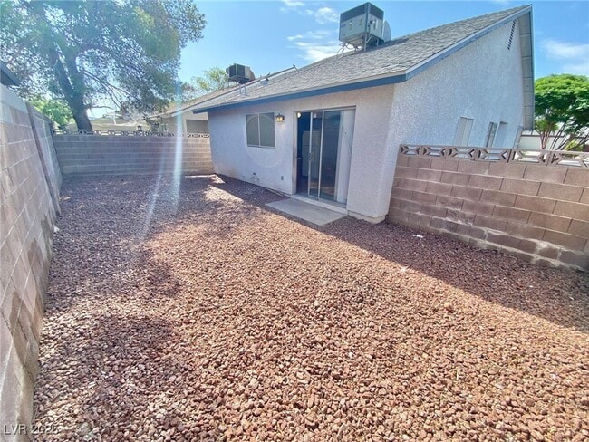 Building Photo - 4420 Faberge Ave