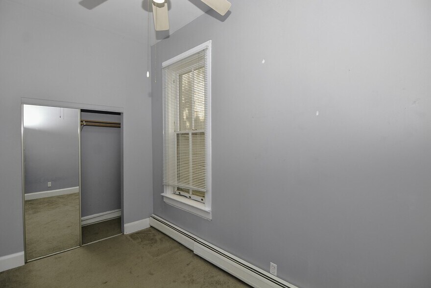 Building Photo - 1441 W Warner Ave