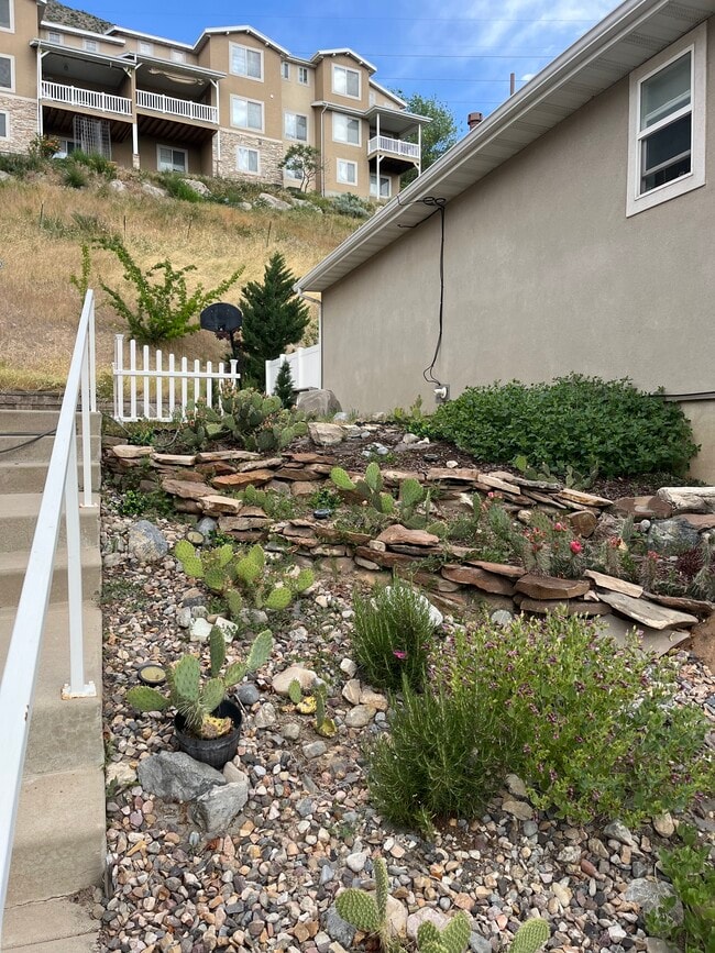 Building Photo - 1383 S Slate Canyon Dr