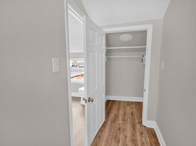 Building Photo - 1214 E Eager St