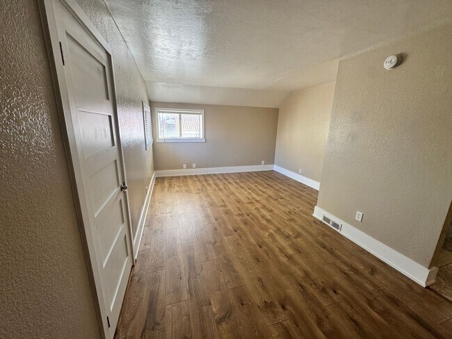 Building Photo - Beautiful 3-bed, 3-bath Home