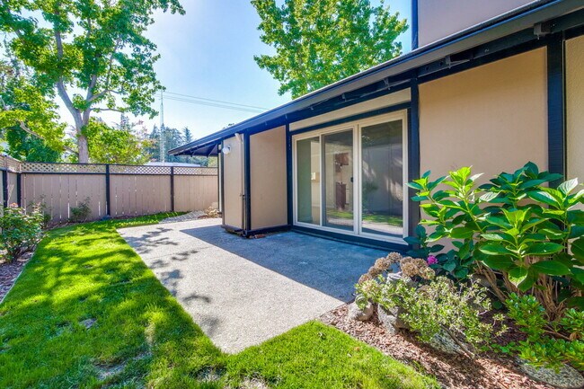 Building Photo - Single Story Townhome in Cherry Chase Neighborhood of Sunnyvale!