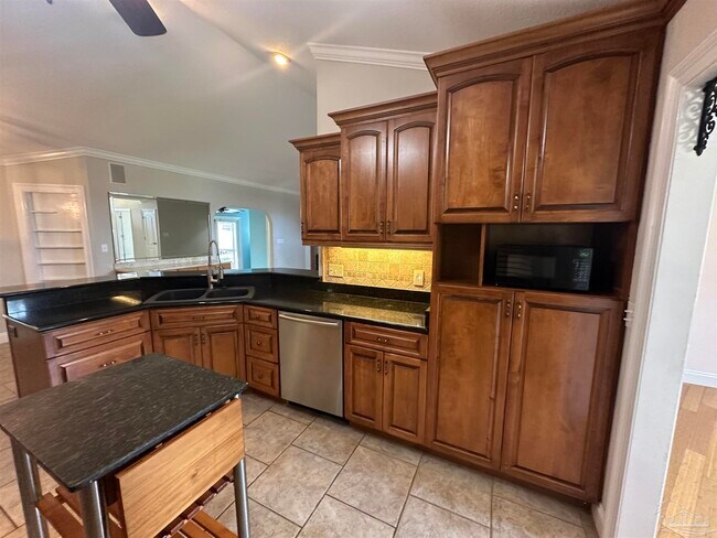 Building Photo - 1611 Luzon Ln
