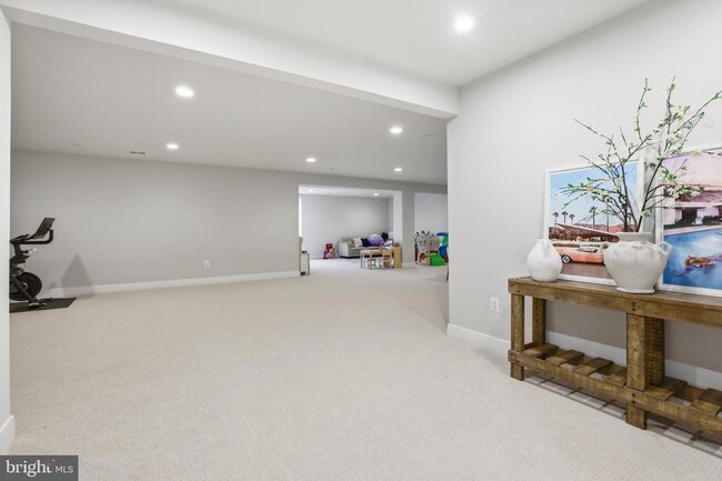 Building Photo - 9725 Lantana Wy