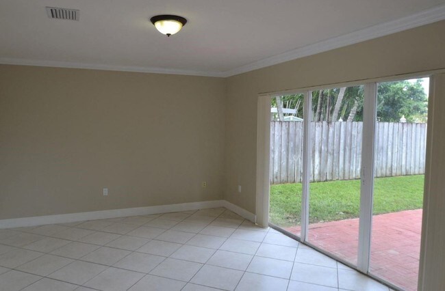 Building Photo - 16201 SW 141st Ave