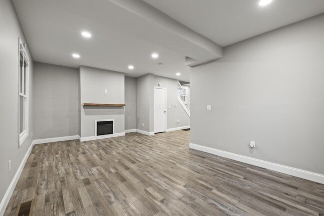 Building Photo - 1736 Bruck St
