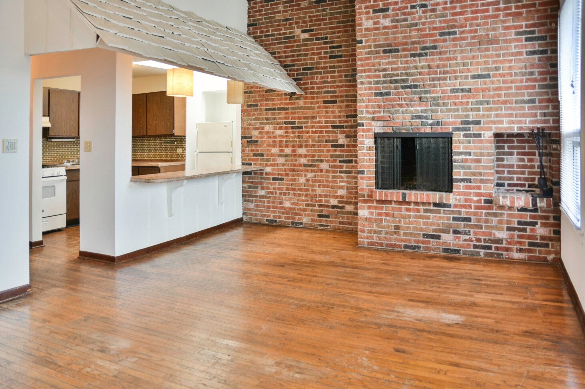 Building Photo - 873 W Lill Ave