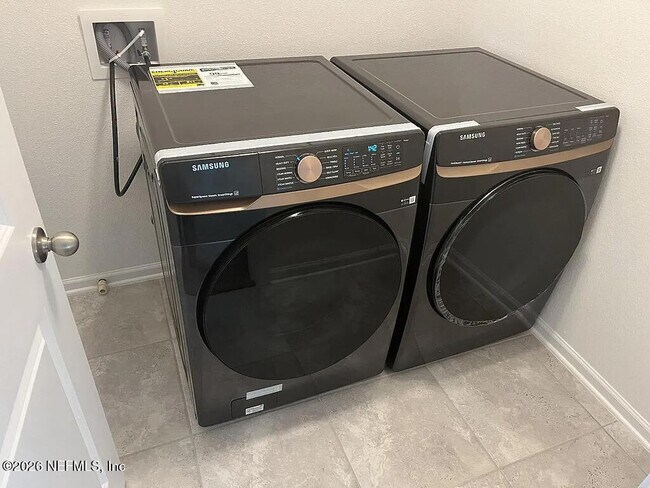 Building Photo - 25 Posadas Ln