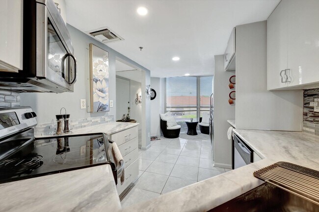 Building Photo - 3870 N Hwy A1A