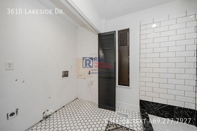 Building Photo - 3610 Lakeside Dr