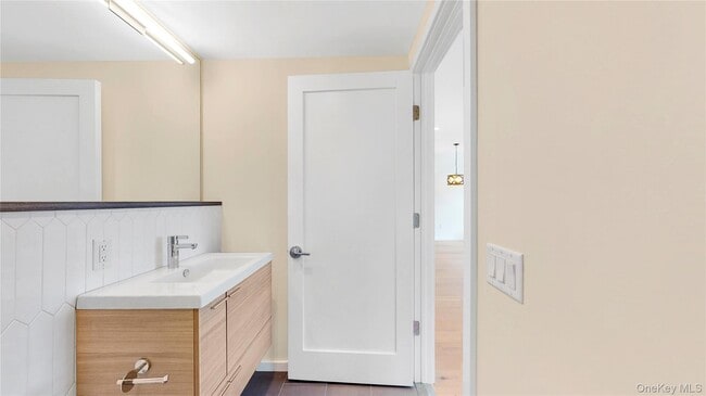 Building Photo - 16 N Main St