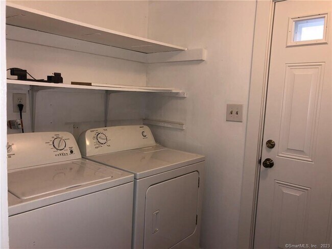 Building Photo - 30 Seemans Ln