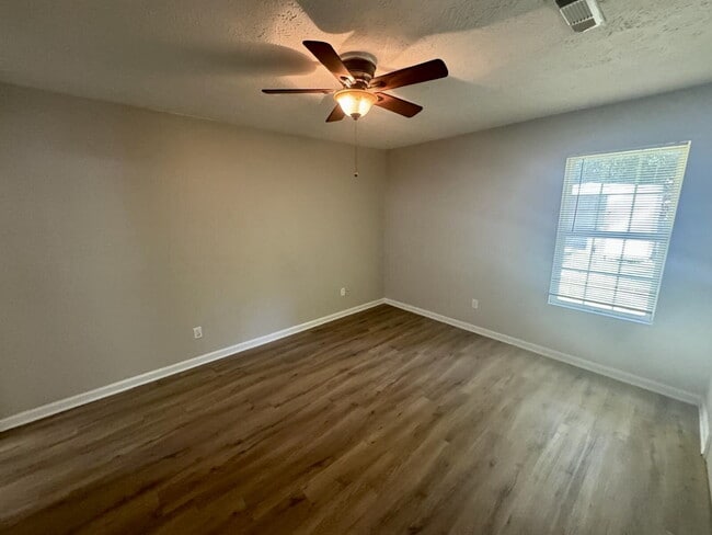 Building Photo - Charming 3BR/2BA home in Dothan, AL - Appliances included, pets are accepted, fenced in backyard ...