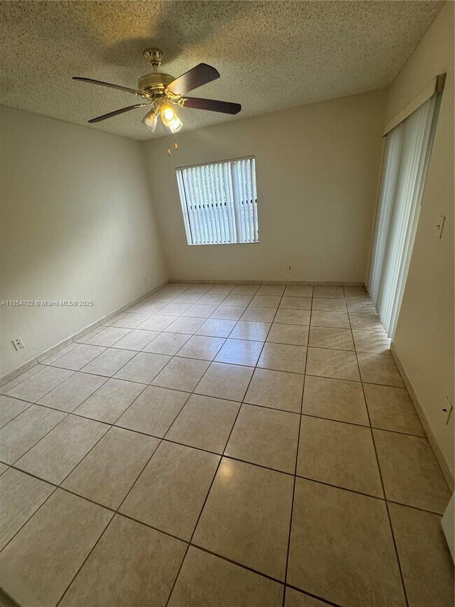 Building Photo - 9999 Summerbreeze Dr