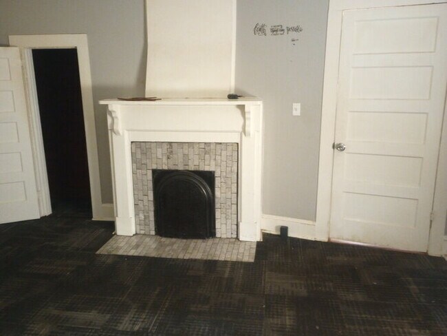 Building Photo - 18 Courtney St