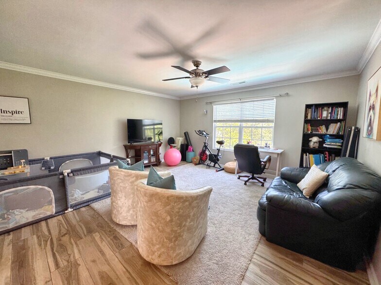 Building Photo - 105 Willow Bend Dr