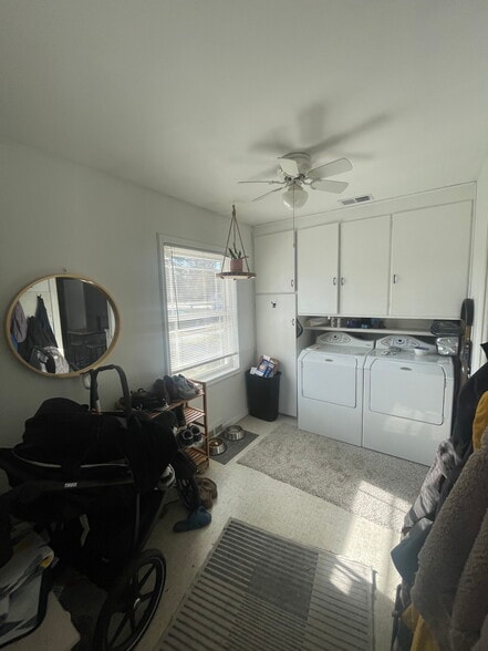 Laundry - 1601 Broadway N