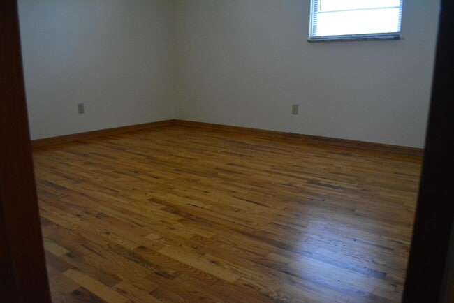 Building Photo - 1533 Elmwood Ave