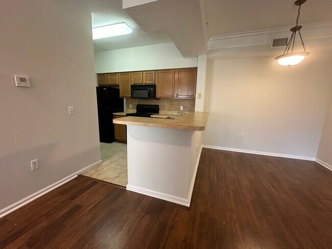 Building Photo - Second Floor 1/1 in Gated Palm Beach Gardens Community