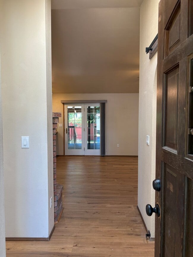 Building Photo - 3233 Jeri Dr NE