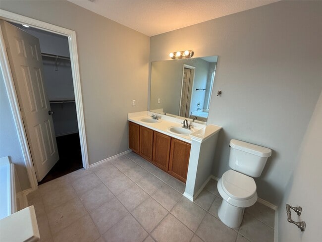 Building Photo - 4822 Russet Trail Ct