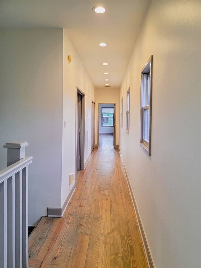 Building Photo - 917 Herkimer St