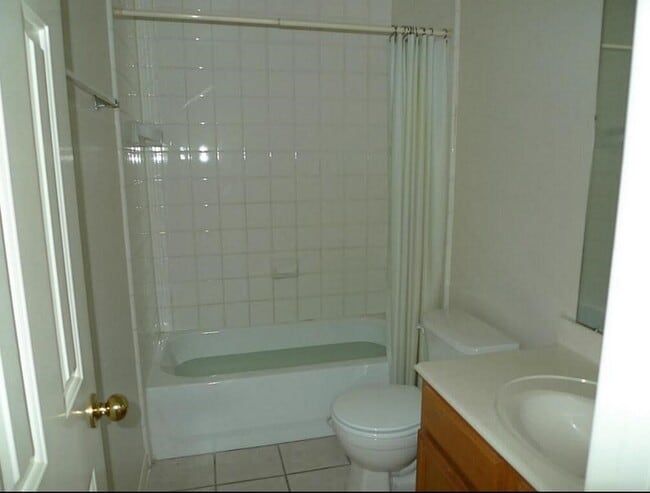 Building Photo - 9718 Cottage St