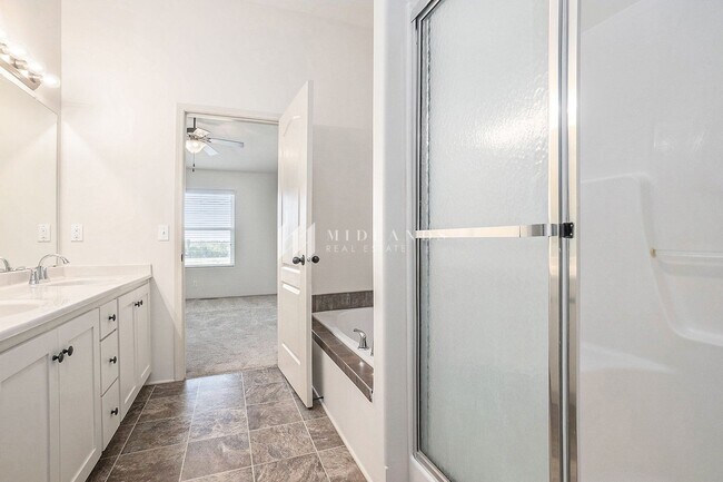 Building Photo - Ranch Townhome in Shadow View