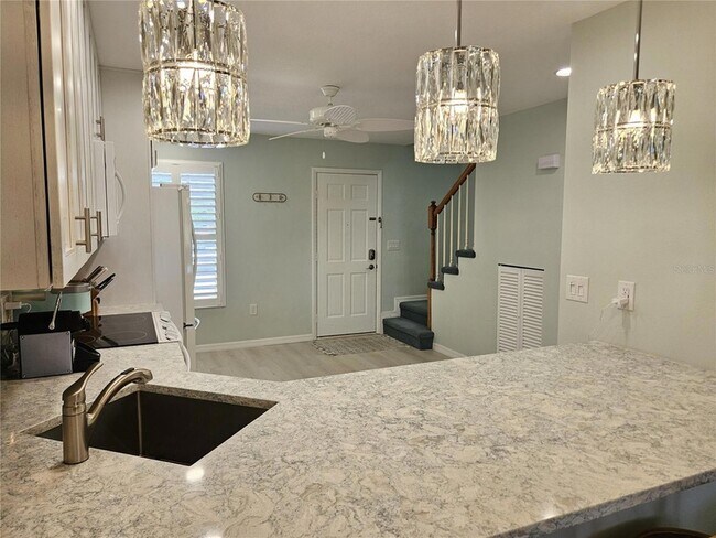 Building Photo - 744 Cadiz Rd