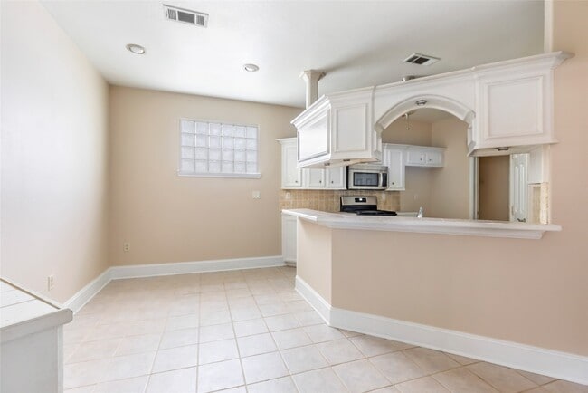 Building Photo - 108 Harbour Town Cir