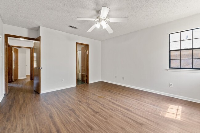 Building Photo - 3/2 Sherwood