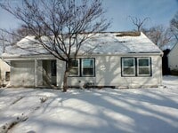 Building Photo - Cozy 3 bedrooms and 1 bath with vanity off S Crystal Ave in sought area off W 23rd St Independenc...