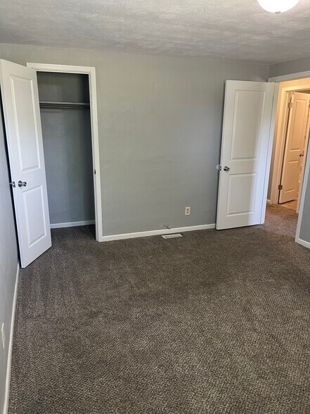 Building Photo - 2750 E Phylbeck Ave