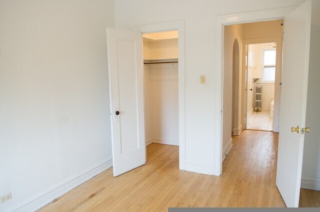Building Photo - 1610 West Sunnyside-3W