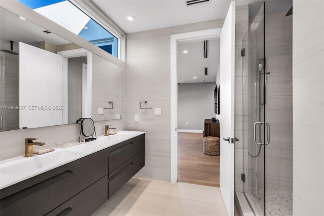 Building Photo - 285 W Mashta Dr