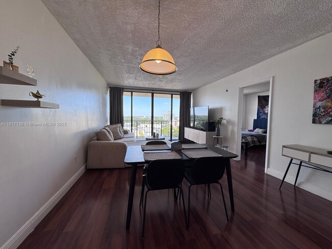 Building Photo - 1470 NE 123rd St