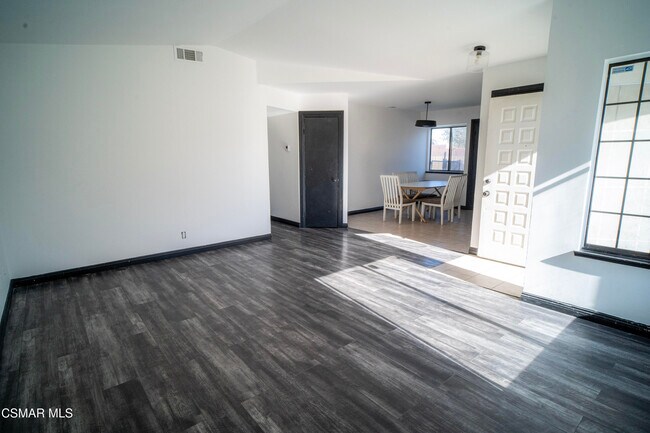 Building Photo - 837 Sunrise Ct