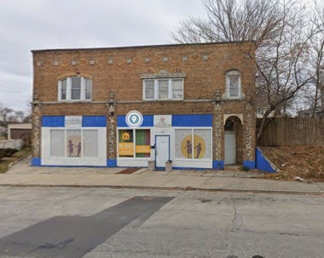 Building Photo - 2214-2220 W Hopkins St. (8 Unit)