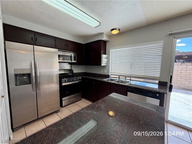 Building Photo - 6122 Meadow View Ln