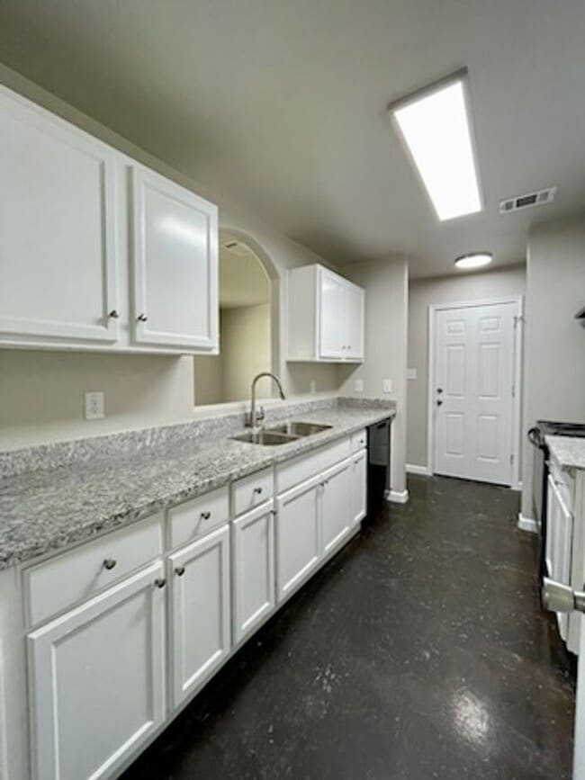 Building Photo - 3001 9th St