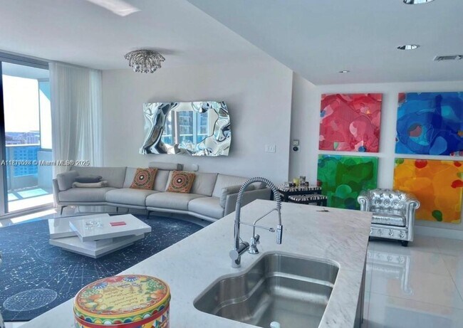 Building Photo - 200 Biscayne Blvd Way